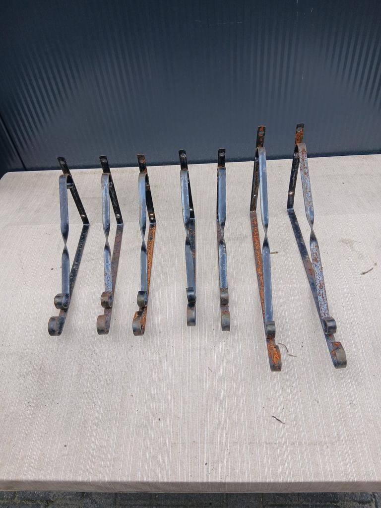 7 stuks metalen bloempot hangers, Gebruikt, Ophalen of Verzenden, Balkon, Metaal