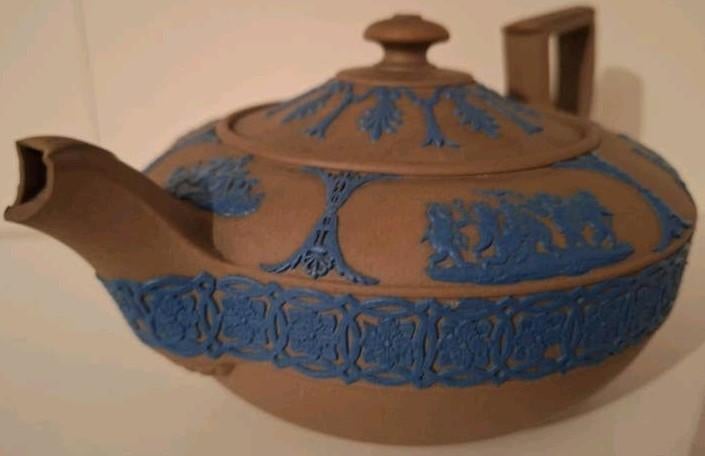 WEDGWOOD theepot 18e eeuw jasperware met merk vroege periode, Ophalen of Verzenden
