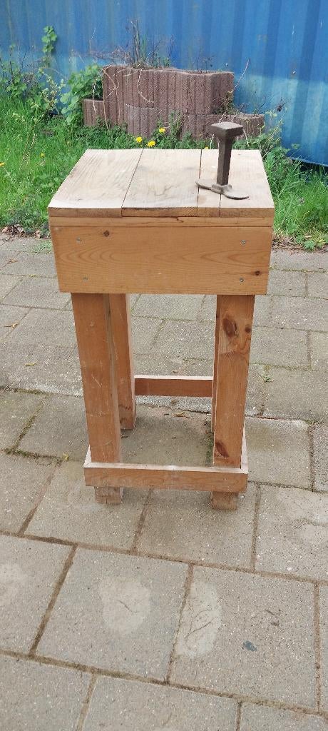 bokje / werkbankje voor beeldhouwen, Ophalen, Gebruikt