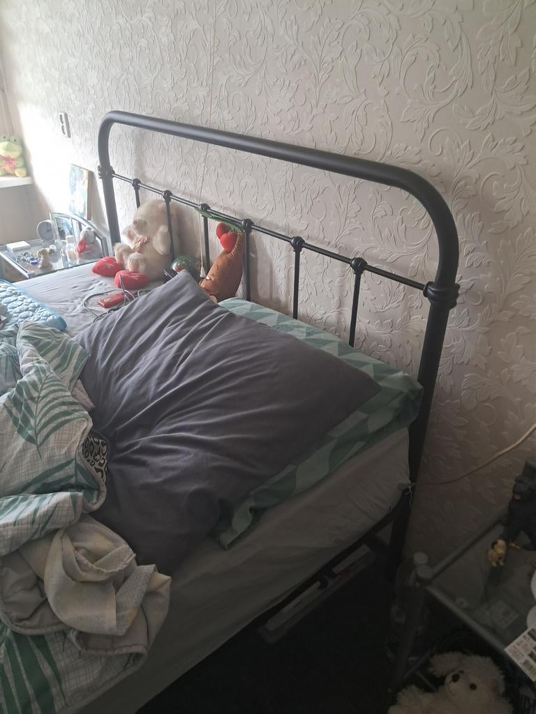 Tweepersoonsbed 140x200 - Zwart Aluminium Frame, Zwart, Tweepersoons, Zo goed als nieuw, 200 cm