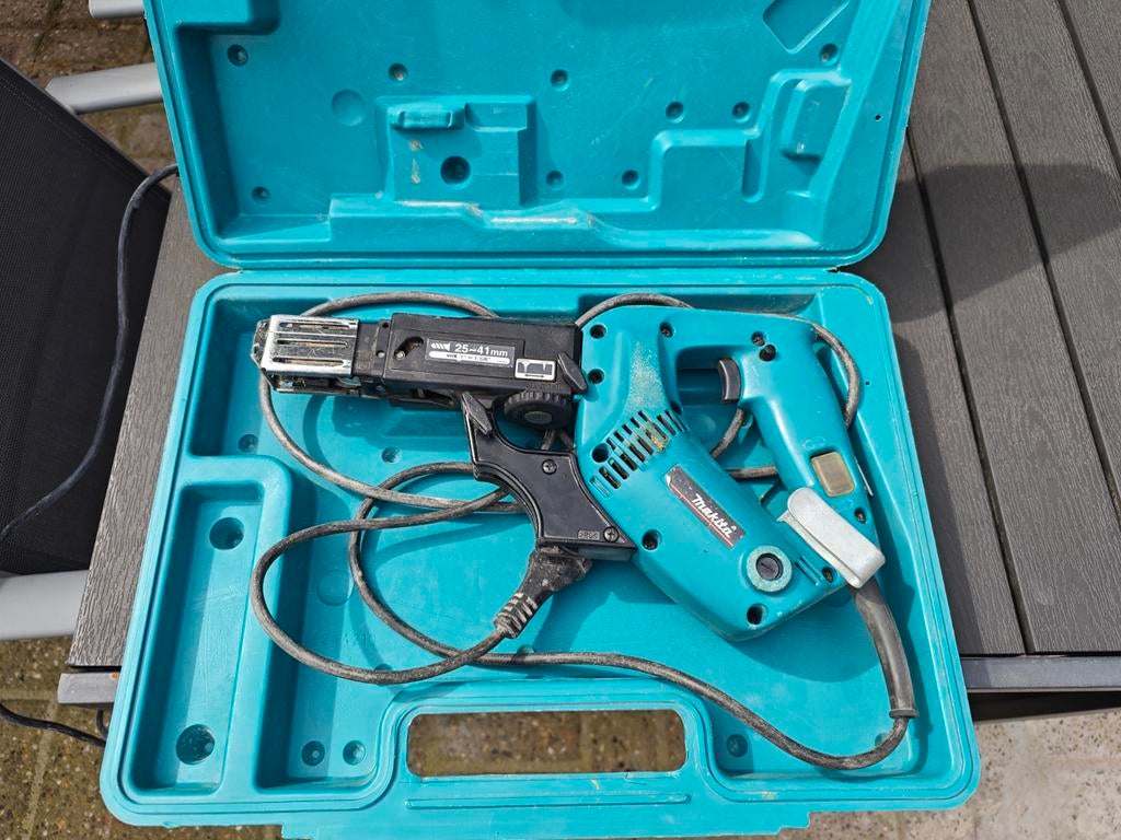 Makita 6833 Schroefautomaat - Gebruikt maar functioneel, Doe-het-zelf en Verbouw, Ophalen of Verzenden, Gebruikt, 600 watt of meer