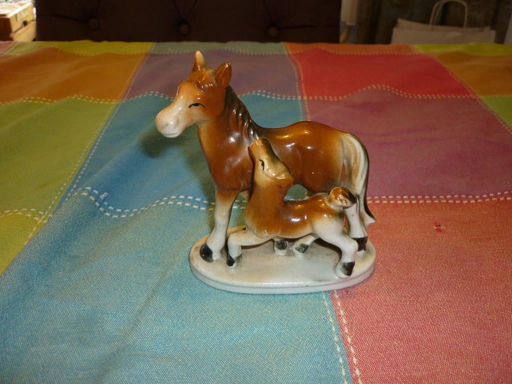 Vintage porseleinen paardje met veulen made in Japan, Antiek en Kunst, Ophalen of Verzenden