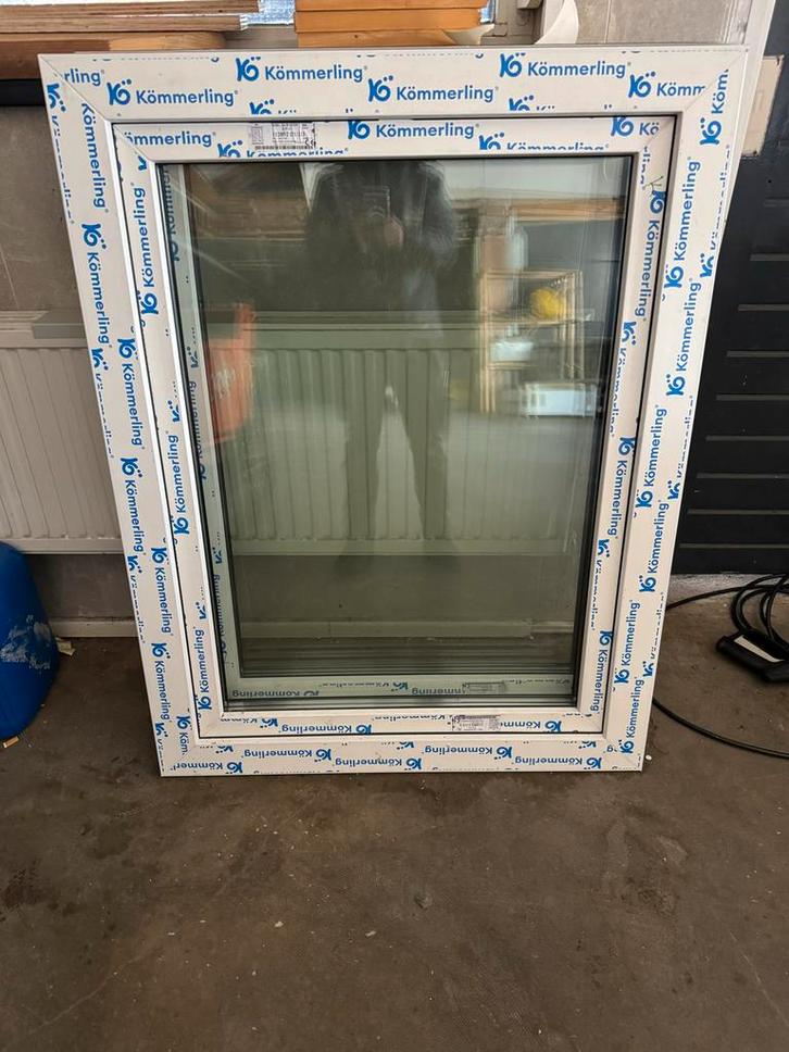 Nieuw Kömmerling kunststof raamkozijn met dubbel glas, Doe-het-zelf en Verbouw, Kozijnen en Schuifpuien, Nieuw, Raamkozijn, Kunststof