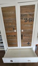 Stapelgoed Kinderkamer Set: Kledingkast en Bureau, Ophalen, Zo goed als nieuw, Jongetje of Meisje