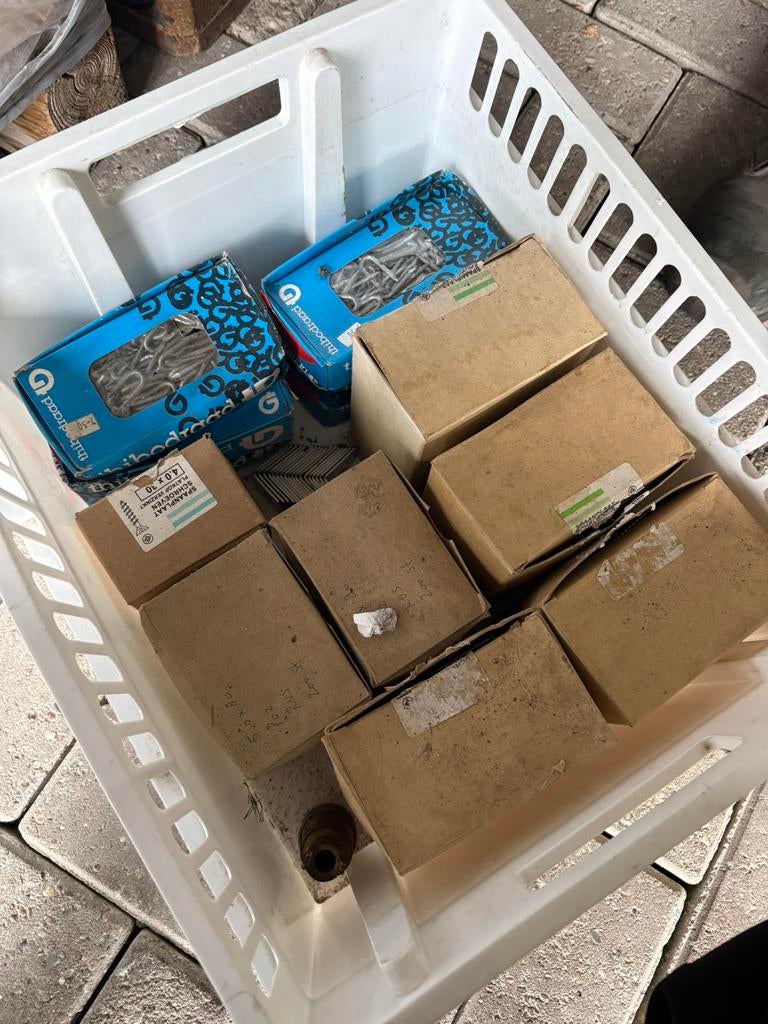 Diverse schroeven, Ophalen, Zo goed als nieuw