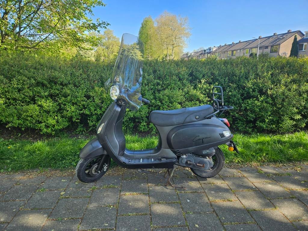 Capri scooter mat zwart blauwe kenteken, Fietsen en Brommers, Gebruikt, Benzine, Ophalen, Overige merken