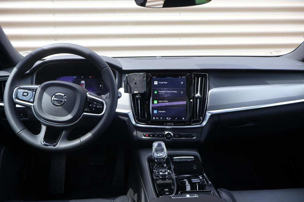 Volvo V90 T6 Recharge AWD Ultimate Dark | Luchtvering | Pano, 12 maanden, 4 cilinders, 129 €/maand, Zilver of Grijs