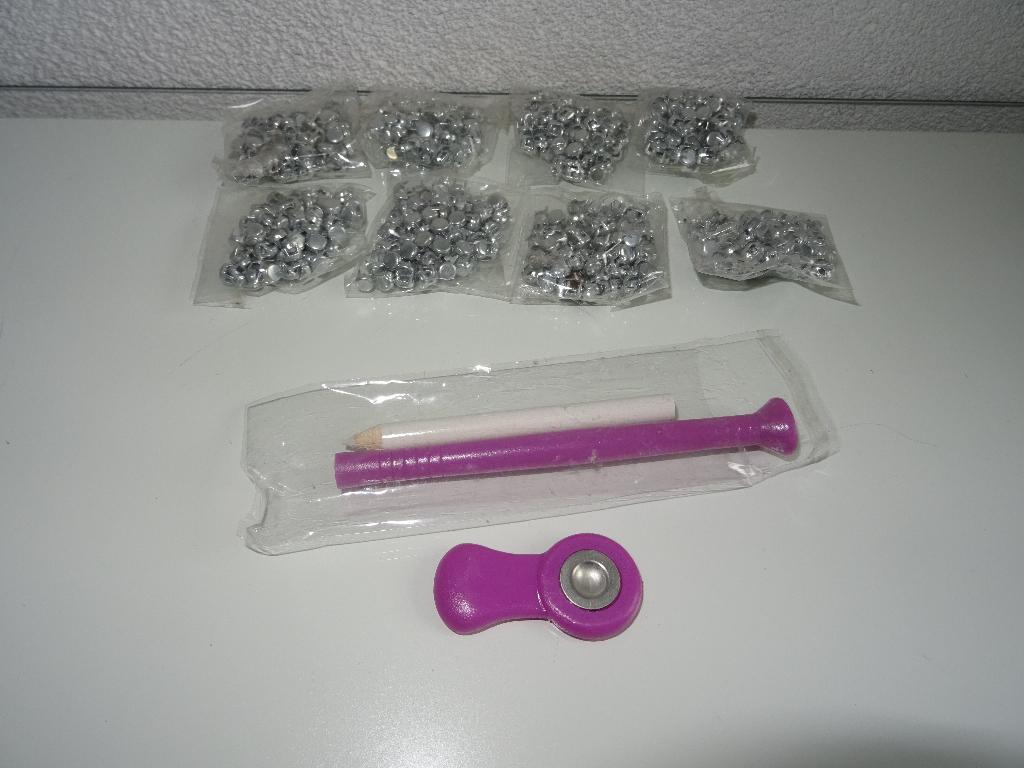 NAAIEN - STUDS / SPIKES om jeans te versieren, Ophalen, Nieuw