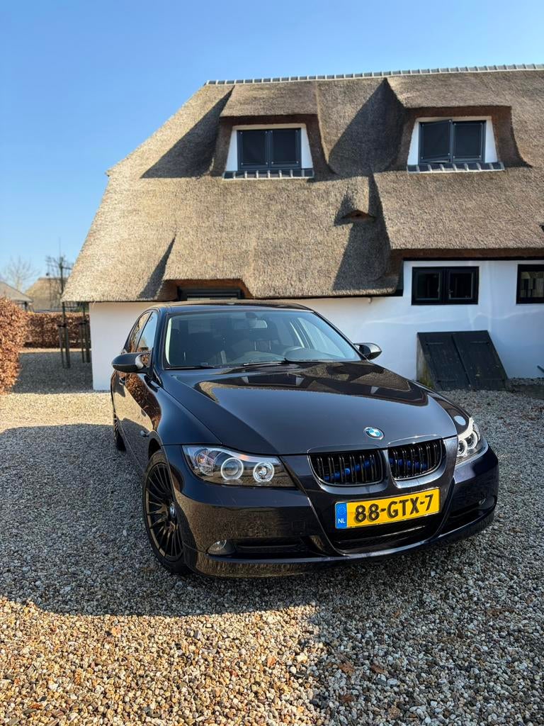 BMW 318i (E90) 2008 - Stage 1 (173pk), Zwart, 4 cilinders, Origineel Nederlands, 75 €/maand