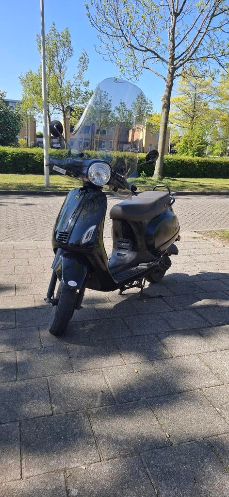 Riva Scooter - Zwart rijd en start perfect - lichte schade, Gebruikt, Benzine, Ophalen, Overige merken
