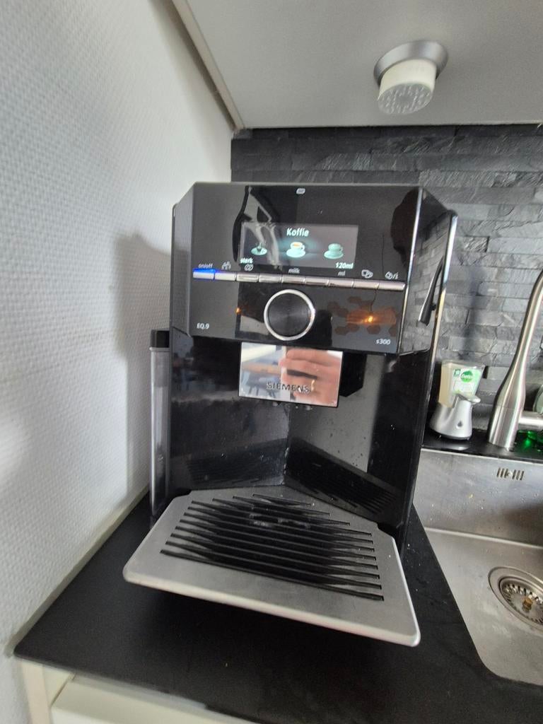Koffiemachine Siemens EQ.9 s300 volautomatisch, Ophalen, Afneembaar waterreservoir, 10 kopjes of meer, Koffiemachine