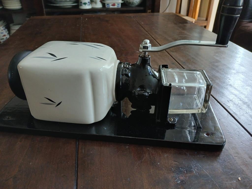 Vintage PeDe koffiemolen met glazen opvangbakje, Antiek en Kunst, Antiek | Keukenbenodigdheden, Ophalen of Verzenden