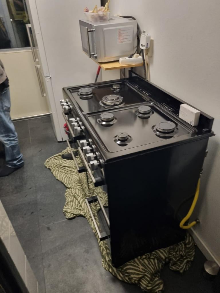 Zo goed als nieuwe gasfornuis met oven, Witgoed en Apparatuur, Fornuizen, Zo goed als nieuw, Gas, Vrijstaand, 85 tot 90 cm