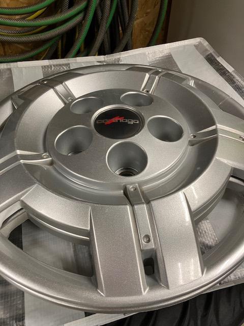 4 wieldoppen voor Carthago of Malibu camper 16 inch, Caravans en Kamperen, Camper-accessoires, Ophalen of Verzenden, Zo goed als nieuw