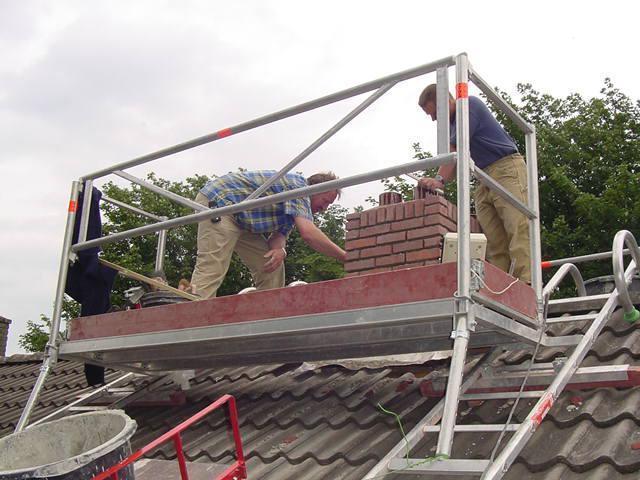 Layher schoorsteensteiger uit voorraad leverbaar, Doe-het-zelf en Verbouw, Steigers, Zo goed als nieuw, Ophalen of Verzenden