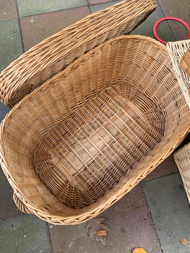 Grote rieten mand met deksel - 82 cm lang, Huis en Inrichting, Woonaccessoires | Kisten, Gebruikt, Minder dan 50 cm, 50 tot 100 cm