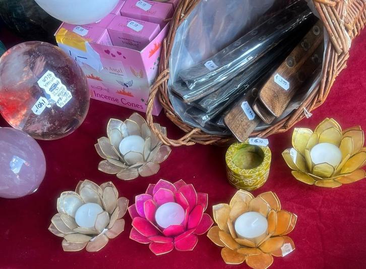 PRACHTIGE LOTUS VORM KAARSHOUDERS VAN CAPIZ SCHELP nu €7,95, Huis en Inrichting, Woonaccessoires | Kandelaars en Kaarsen, Nieuw