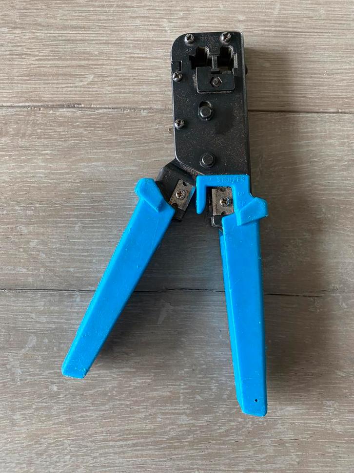 Krimptang RJ45 voor netwerkkabels, Doe-het-zelf en Verbouw, Gereedschap | Handgereedschap, Gebruikt, Ophalen of Verzenden