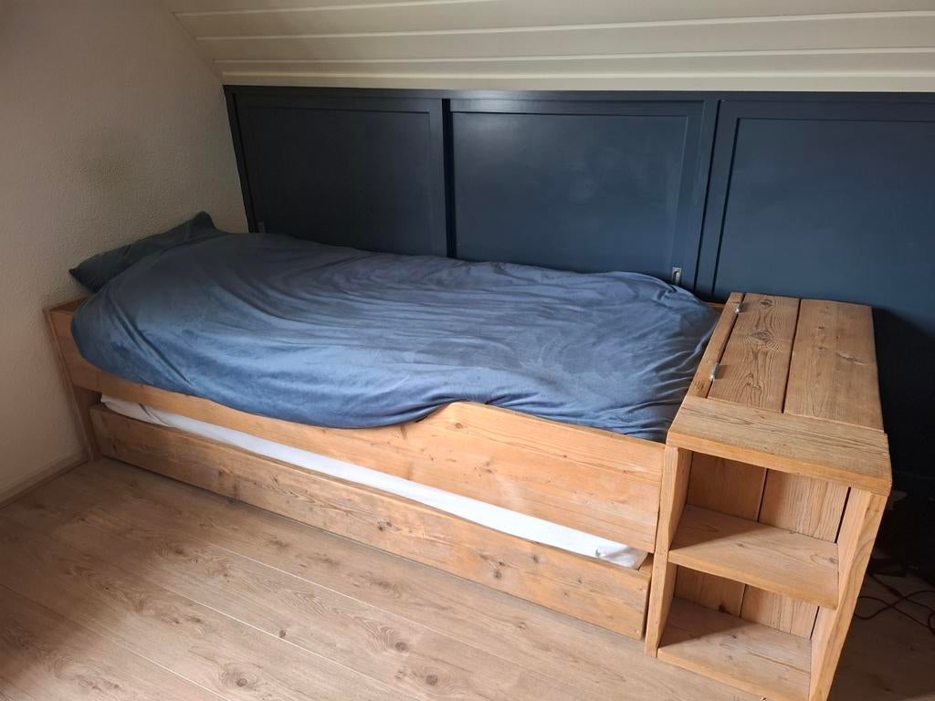 Eenpersoons steigerhouten bed met onderschuif bed, Ophalen, 90 cm, Eenpersoons, Steigerhout