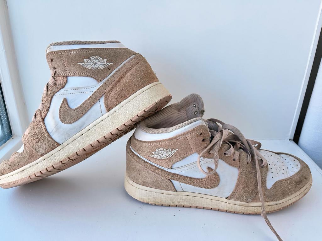Vintage Nike Air Jordan 1 Mid Suède Roze, Kleding | Dames, Schoenen, Ophalen of Verzenden, Roze, Sneakers of Gympen, Zo goed als nieuw