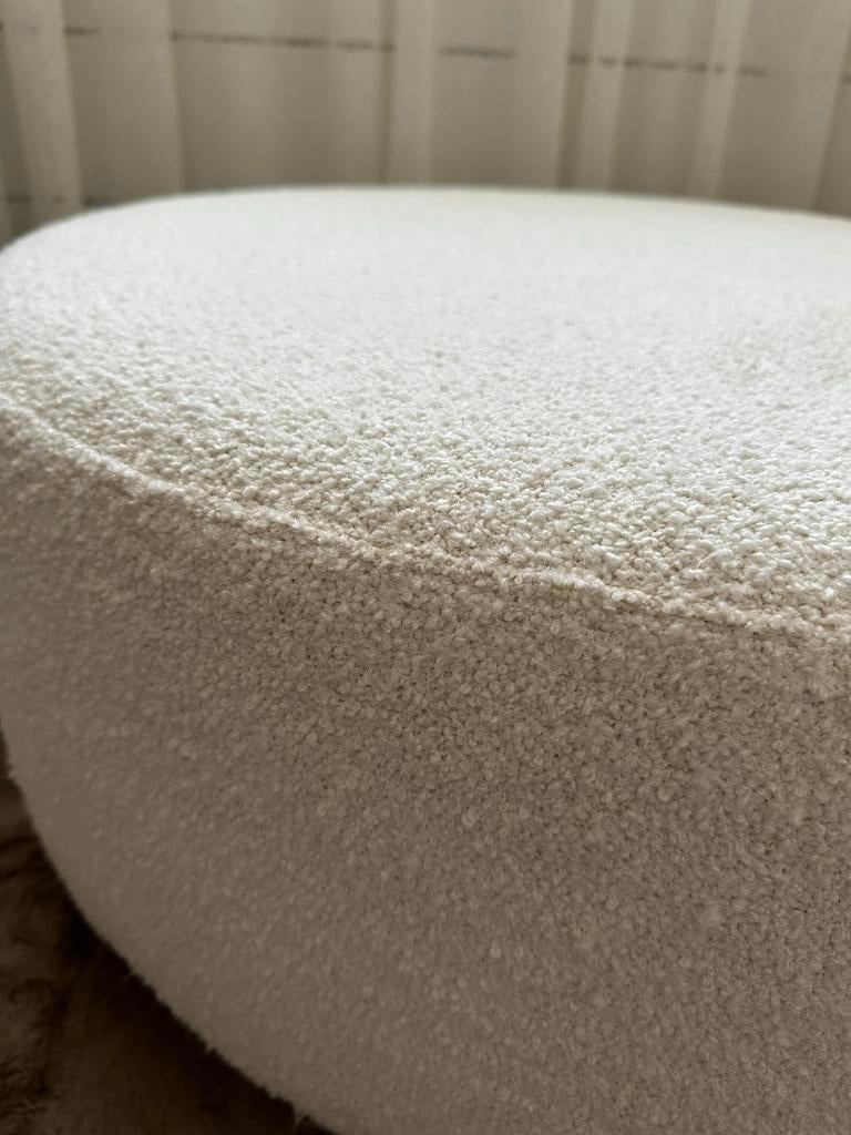 Witte Bouclé Poef - Zo goed als nieuw, Ophalen, Rond, Zo goed als nieuw, Stof