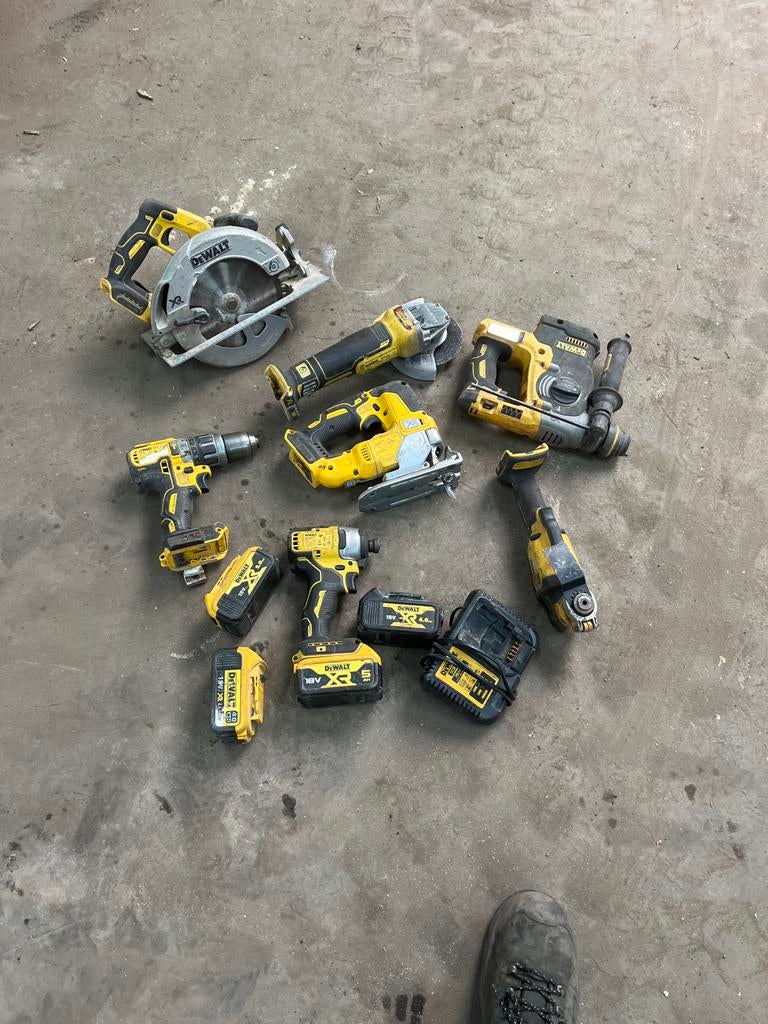 DeWalt gereedschap set met accu's en lader, Ophalen of Verzenden, Gebruikt