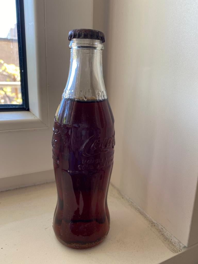 Vintage Coca-Cola fles met inhoud en roestige dop, Ophalen of Verzenden, Gebruikt