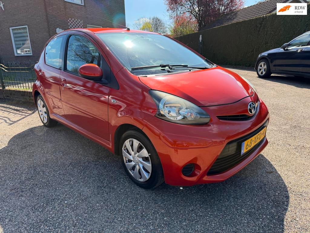Toyota Aygo 1.0 VVT-i *NIEUWE APK*, Voorwielaandrijving, Euro 5, Gebruikt, Overige kleuren