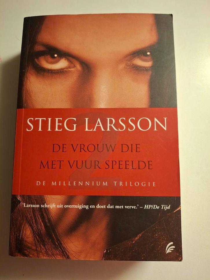 De vrouw die met vuur speelde - Stieg Larsson, Boeken, Thrillers, Gelezen, Ophalen of Verzenden
