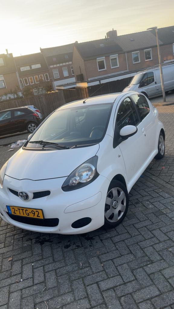 Toyota aygo 2011 5deurs, Auto-onderdelen, Carrosserie en Plaatwerk, Ophalen, Voor, Nieuw, Spatbord