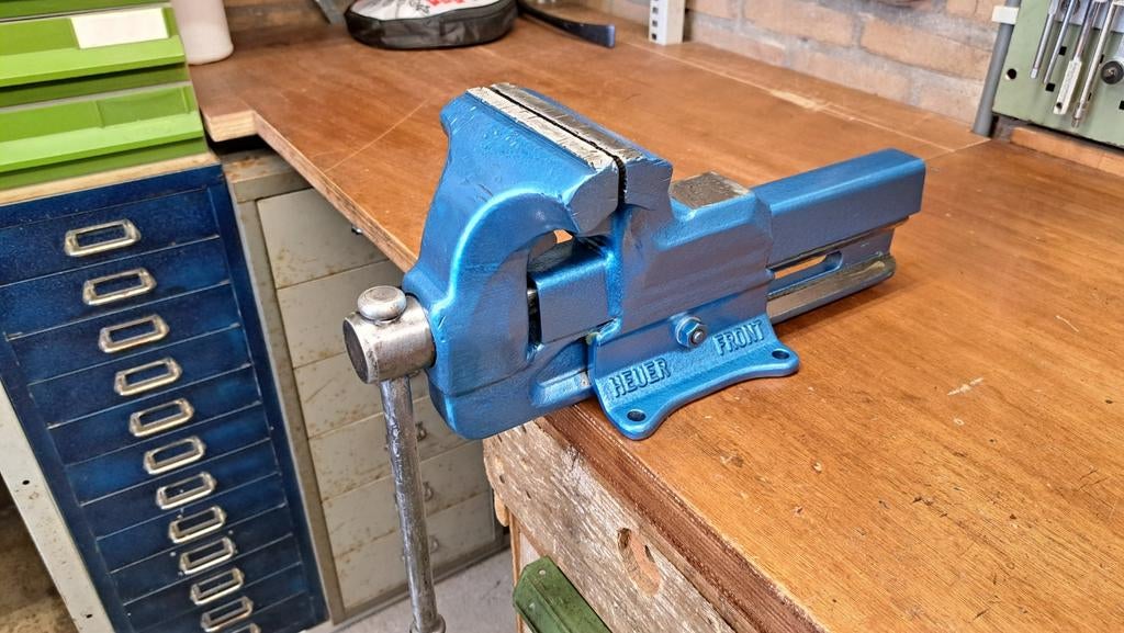 te koop mooie spelingvrije heuer front bankschroef., Ophalen of Verzenden, Bankschroef