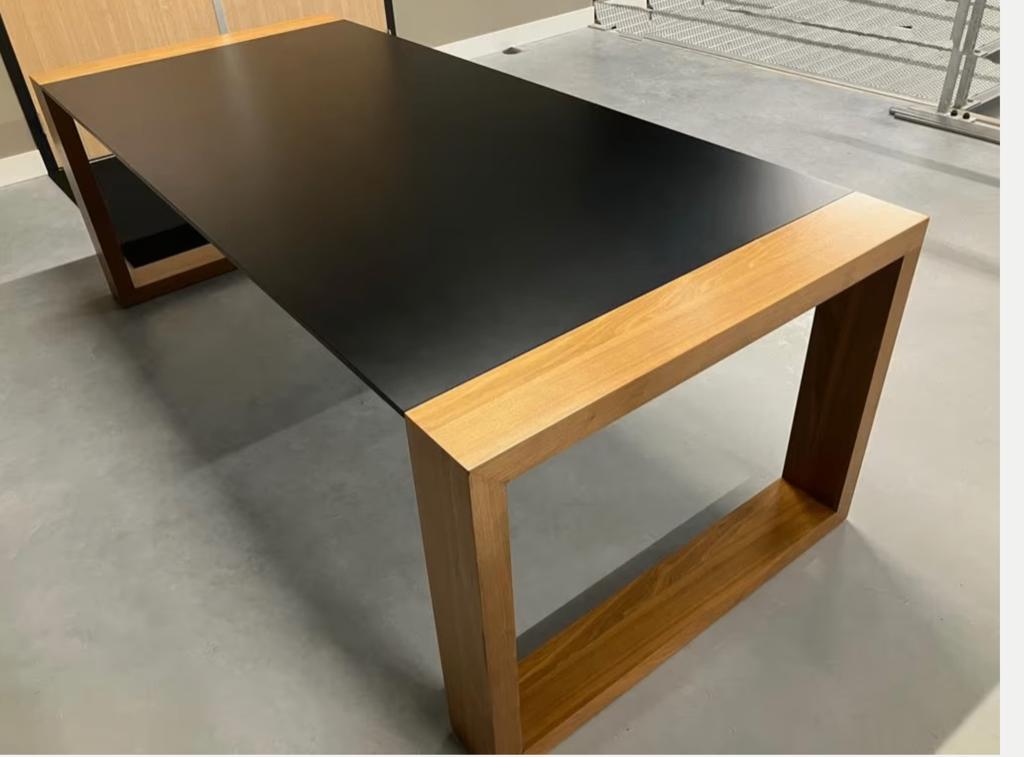 Gave design tafel, noten, Huis en Inrichting, Tafels | Eettafels, Ophalen, 100 tot 150 cm, 200 cm of meer, Zo goed als nieuw