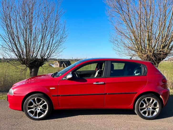 Alfa Romeo 147 1.6 T.spark 16V 77KW 5DR 2008 Rood, Auto's, Alfa Romeo, Particulier, Bluetooth, Centrale vergrendeling, Climate control