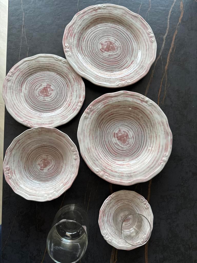 Set van 5 roze/witte borden en kommen, Huis en Inrichting, Keuken | Servies, Ophalen, Gebruikt, Bord(en), Overige stijlen