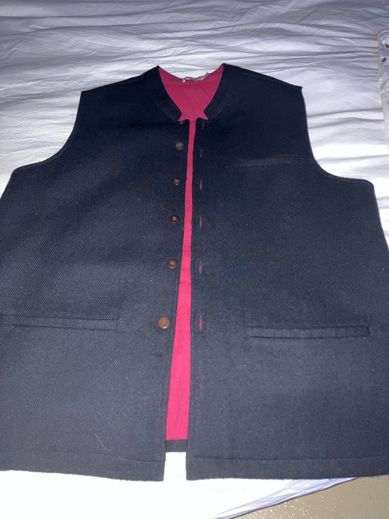 Stijlvol Zwart Vest met Rode Voering, Kleding | Dames, Overige Dameskleding, Ophalen of Verzenden, Zo goed als nieuw