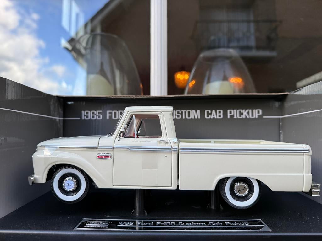 1:18 Ford F-100 Custom Cab Pickup wit 1965 Sun Star 1302, Hobby en Vrije tijd, Modelauto's | 1:18, Rua Luis G. Gomes No 14, Edif. Keng Sau 2 Andar F, Macau