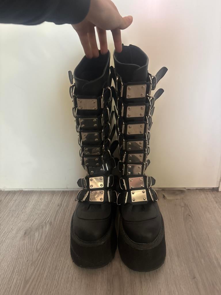 Demonia platform laarzen maat 39, Kleding | Dames, Schoenen, Hoge laarzen, Zwart, Ophalen of Verzenden, Zo goed als nieuw