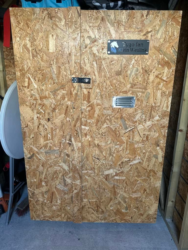 Zadelkast OSB III met slot en ventilatierooster, Zo goed als nieuw, 150 tot 200 cm, Overige houtsoorten, 50 tot 100 cm