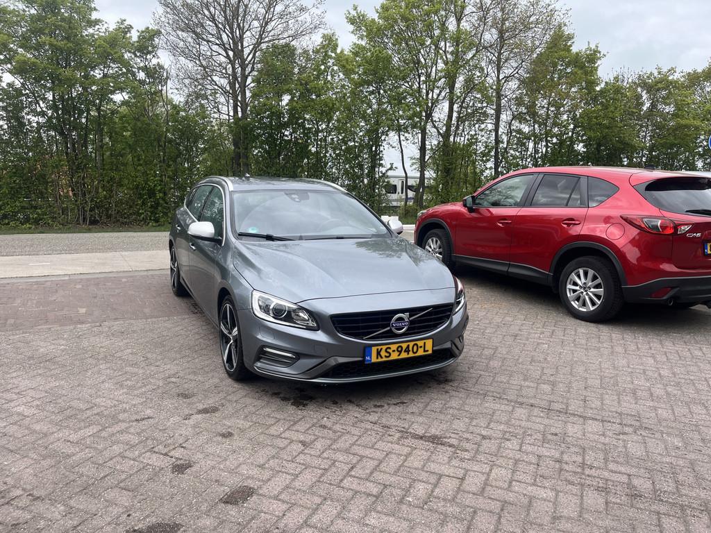 Volvo V60 1.5 T3 R-Design TREKKHAAK STOELVERWARMING, 4 cilinders, Origineel Nederlands, 154 pk, Zilver of Grijs