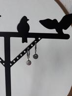 Zilverkleurige oorringen met muntje, Sieraden, Tassen en Uiterlijk, Oorbellen, Overige materialen, Hangers, Ophalen of Verzenden
