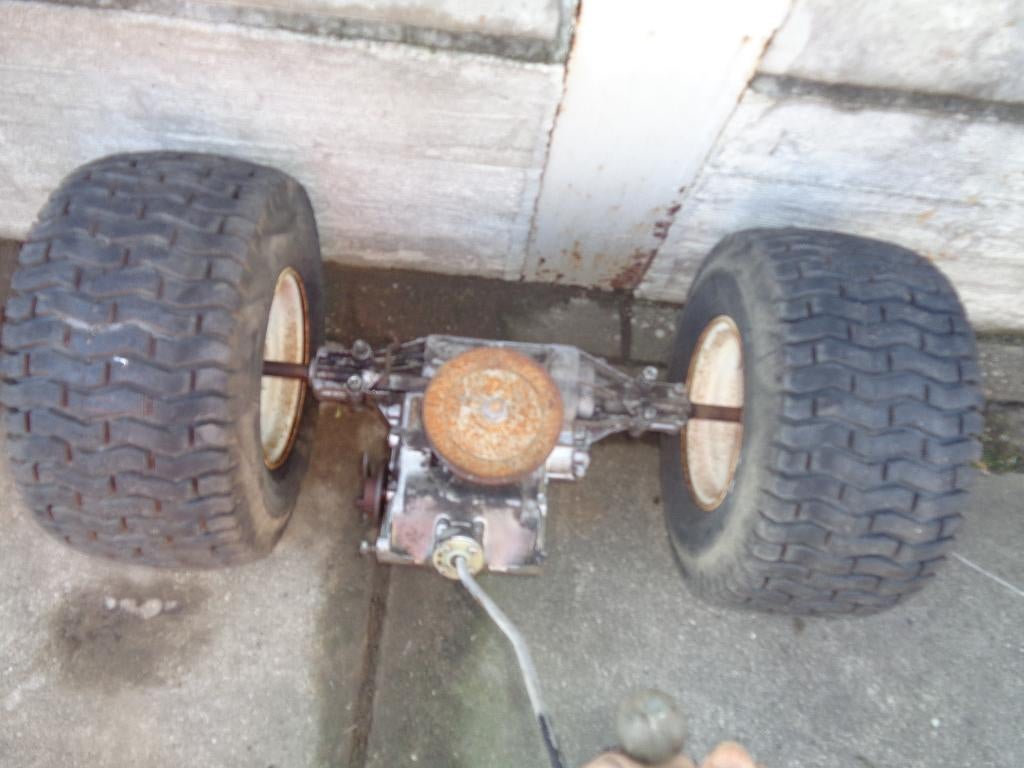 Aandrijfas -Versnellingsbak met goede brede gazonbanden, Ophalen, Gebruikt, Versnellingen