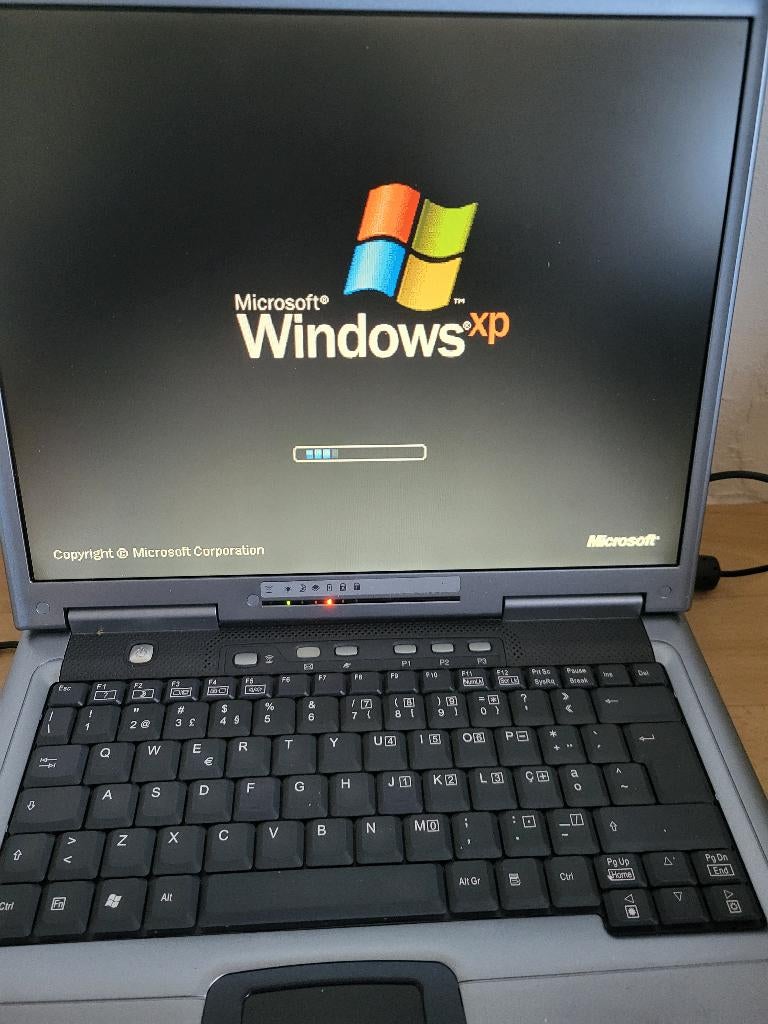 Toshiba Satellite-serie laptop met oplader vintage/retro, Computers en Software, Verzenden