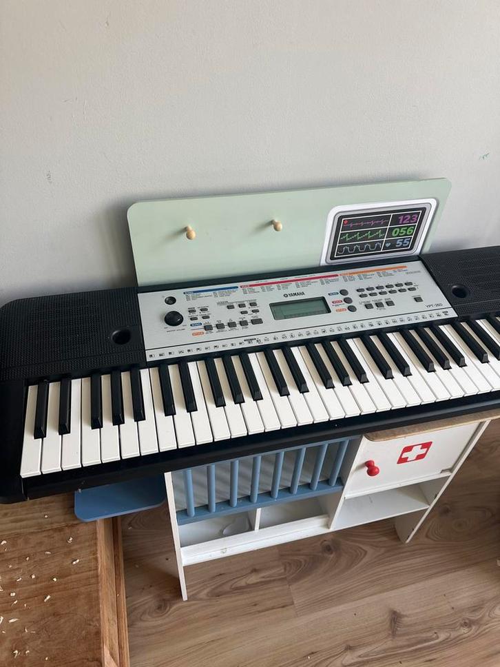 Yamaha YPT-260 Keyboard - Zo goed als nieuw, Muziek en Instrumenten, Keyboards, Zo goed als nieuw, 61 toetsen, Yamaha, Aanslaggevoelig