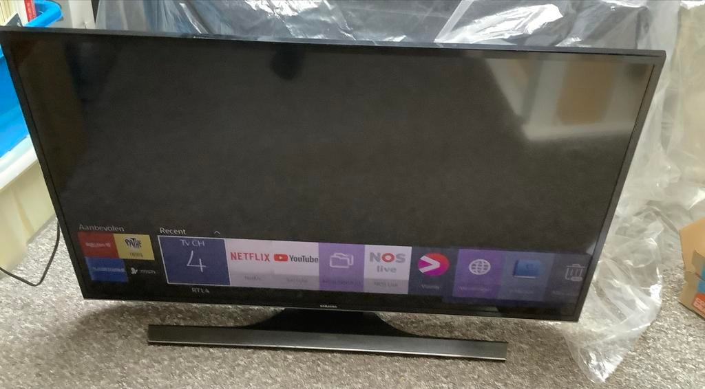 Samsung 4K UHD Smart TV 40 inch met rand op rondom op beeld., Ophalen, 50 Hz, Samsung, 100 cm of meer