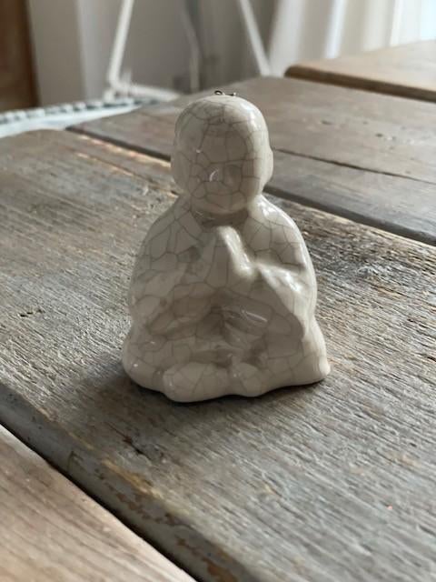 Klein wit beeldje boedha / boeddha. Mediterende monnik., Huis en Inrichting, Woonaccessoires | Boeddhabeelden, Ophalen, Zo goed als nieuw