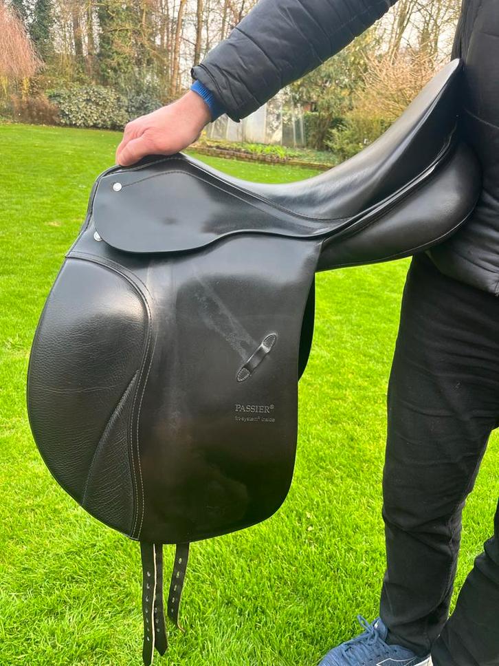 Passier Sirius 17.5 inch, Dieren en Toebehoren, Paarden en Pony's | Zadels, Zo goed als nieuw, Dressuur, Ophalen