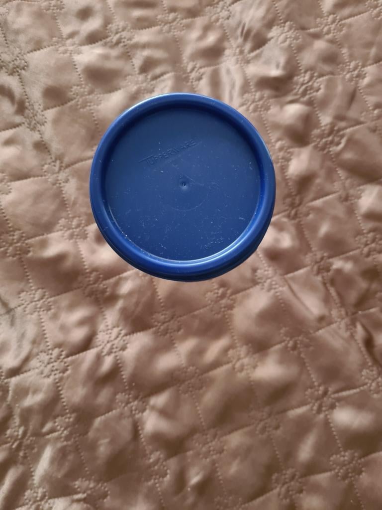 Klein Tupperware potje met blauwe deksel, Huis en Inrichting, Keuken | Tupperware, Ophalen of Verzenden