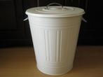 Metalen vuilnisbak met deksel kleur wit als nieuw., Huis en Inrichting, Woonaccessoires | Prullenbakken, Ophalen, Zo goed als nieuw