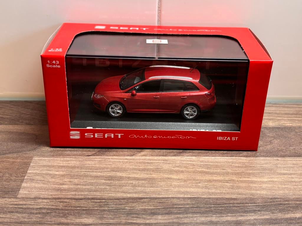 Seat Ibiza ST Dakota Red 1:43 Fischer dealer models, Ophalen of Verzenden, Nieuw, Auto, Overige merken