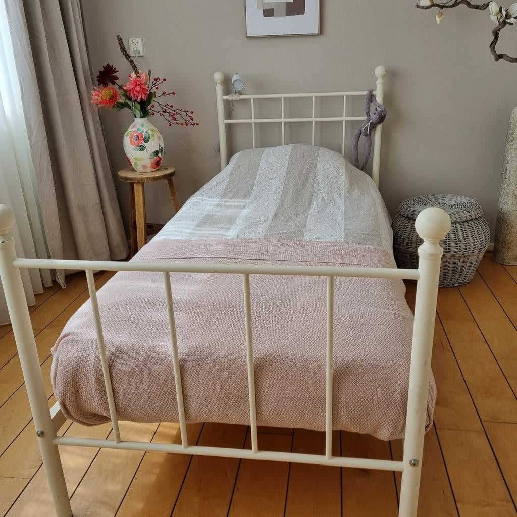 Wit metalen bed met spijlen, 200 x 80 cm, Ophalen, Gebruikt, Eenpersoons, Wit